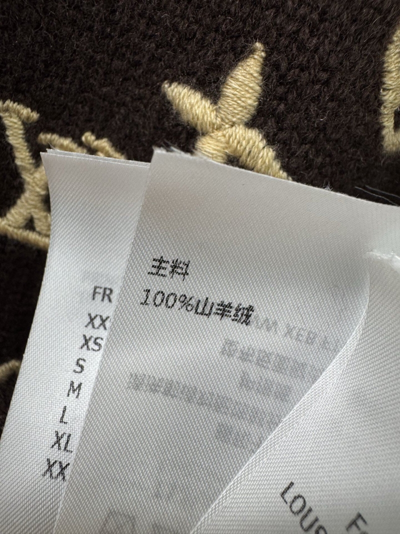 l0vis Vvtt0n sweaters